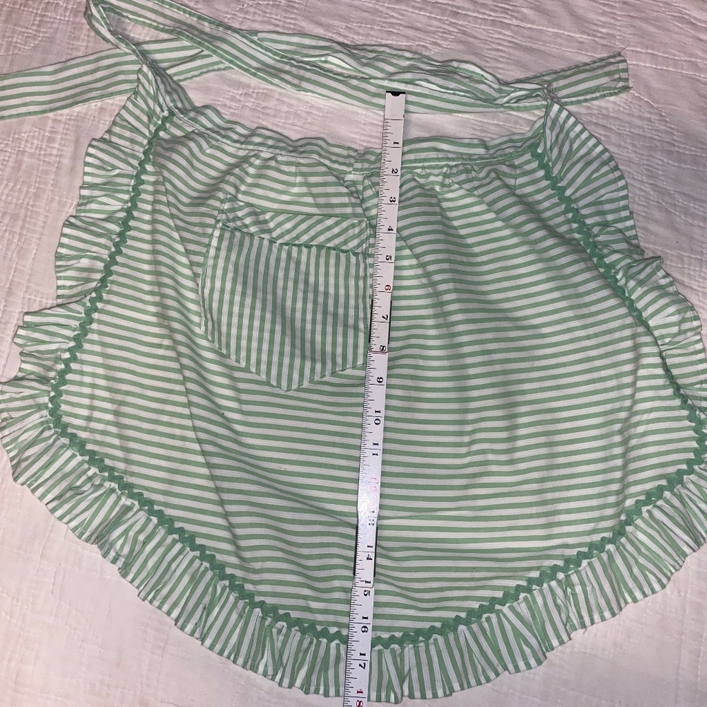 Two Adorable Aprons - Picture 4 of 7